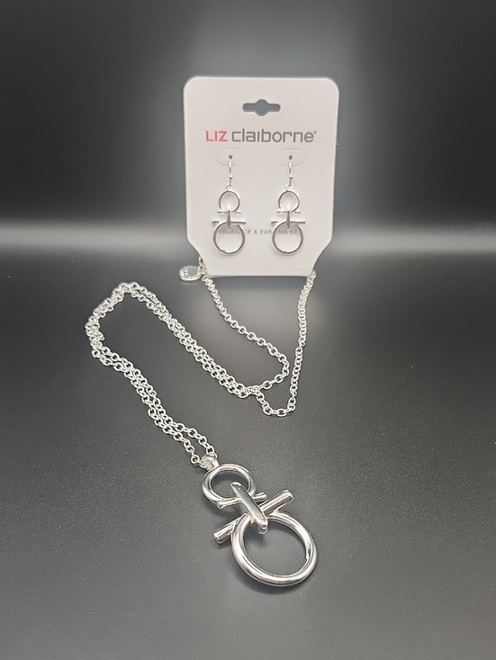 Liz Claiborne Jewelry - Liz Claiborne Silver Linked Circle Pendant Necklace with Matching Earrings